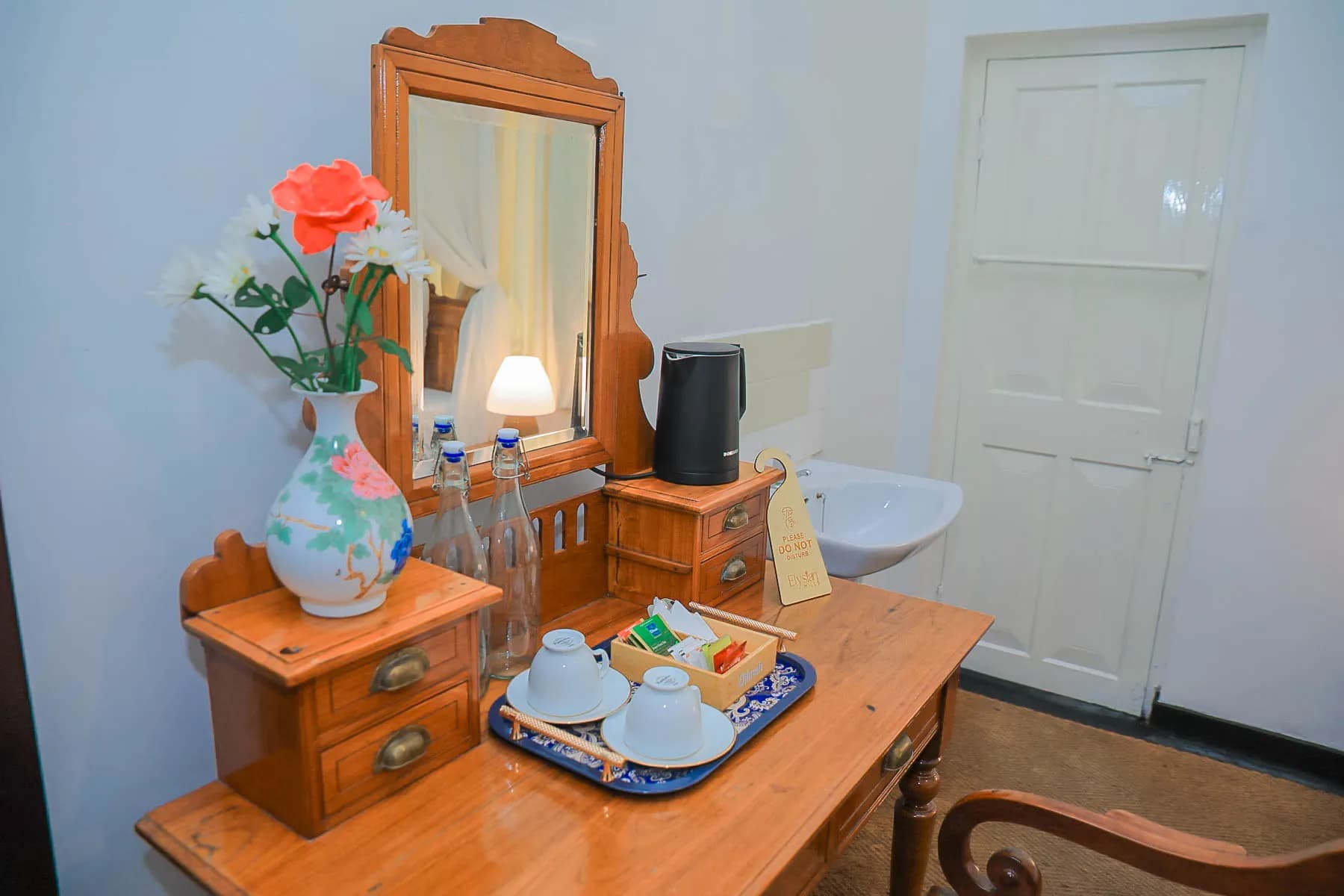 The Tea Master's Room detail 5